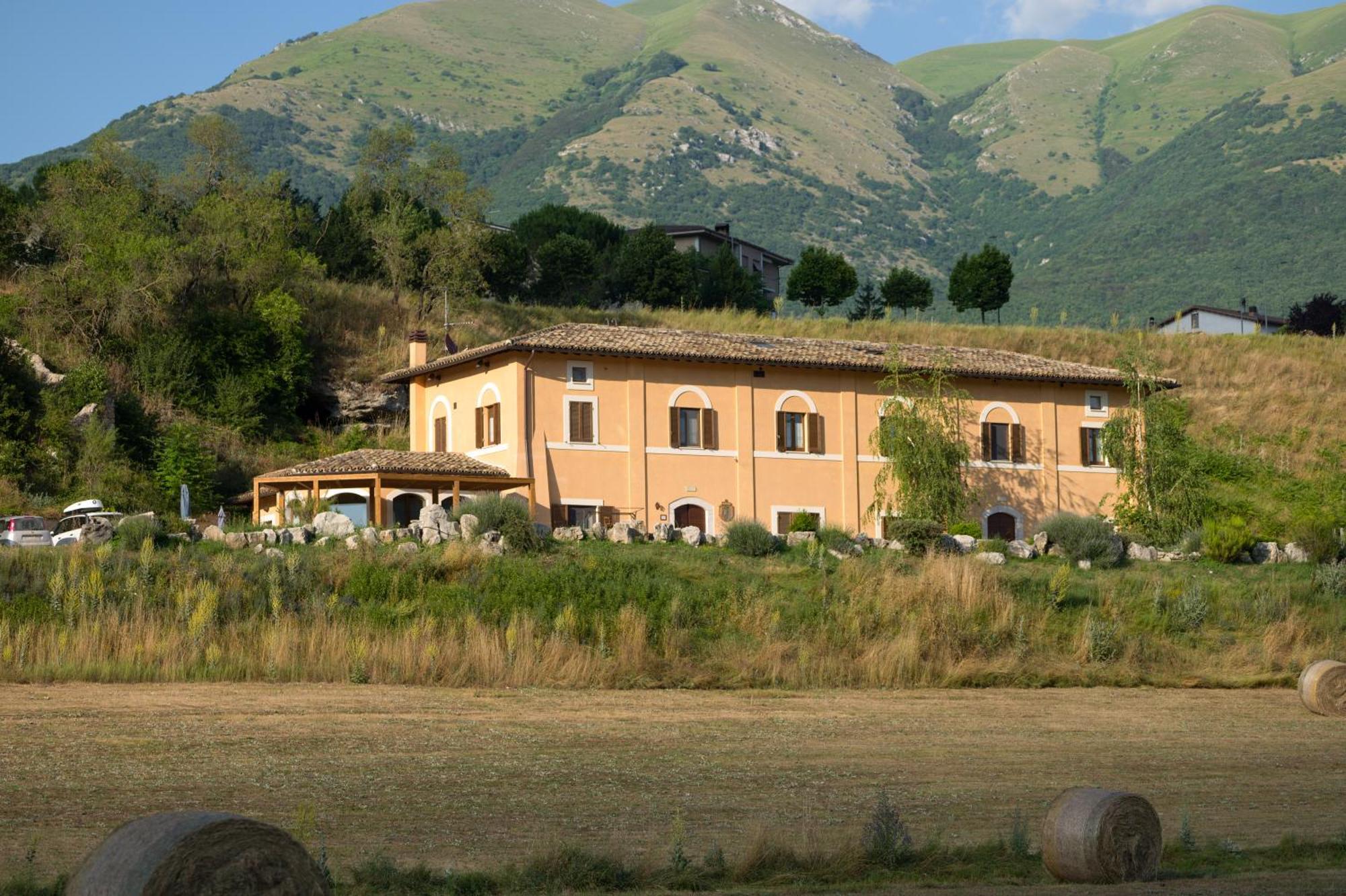 Bed and Breakfast Il Casale San Martino à Norcia Extérieur photo